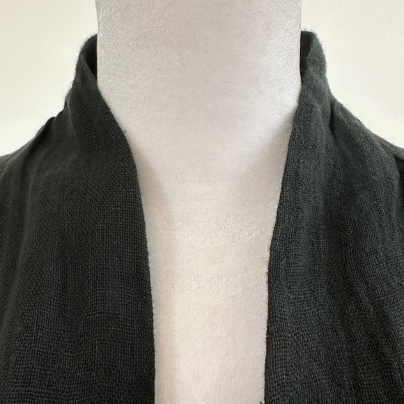 W by Worth Sleeveless Black Fitted Top, White Stitched Designs, Sash, Size 10 - Picture 4 of 9